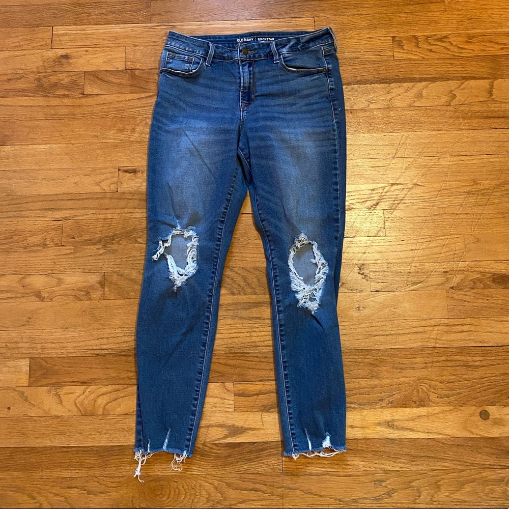 Distressed stretchy jeans